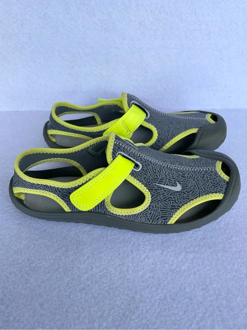 Nike Kids Sunray Protect “Volt Neon Gray Open-Toe Water Casual Sandals size 2